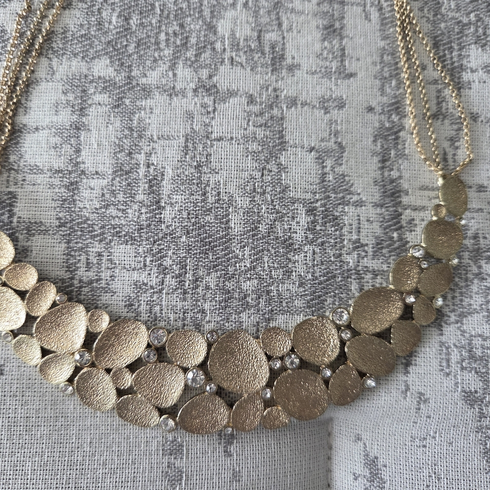Elegant Gold Necklace with Crystal Accents